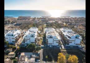 T2 neuf + piscine, 5 mn à pied des plages